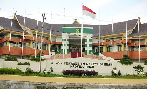 Surat Panggilan Tiga Personil dan Kepala Tukang Gedung DPRD Riau